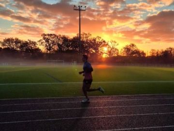 [𝗦𝗧𝗔𝗚𝗘 𝗘𝗡𝗧𝗥𝗔𝗜̂𝗡𝗘𝗨𝗥 𝗥𝗨𝗡𝗡𝗜𝗡𝗚 – 𝗡𝗜𝗩𝗘𝗔𝗨 𝟭]
Revivez en images l’édition 2025 du stage entraîneur running !

🏃‍♂️🏃‍♀️ Les 24 et 25 novembre 2025, la Ligue Ouest...